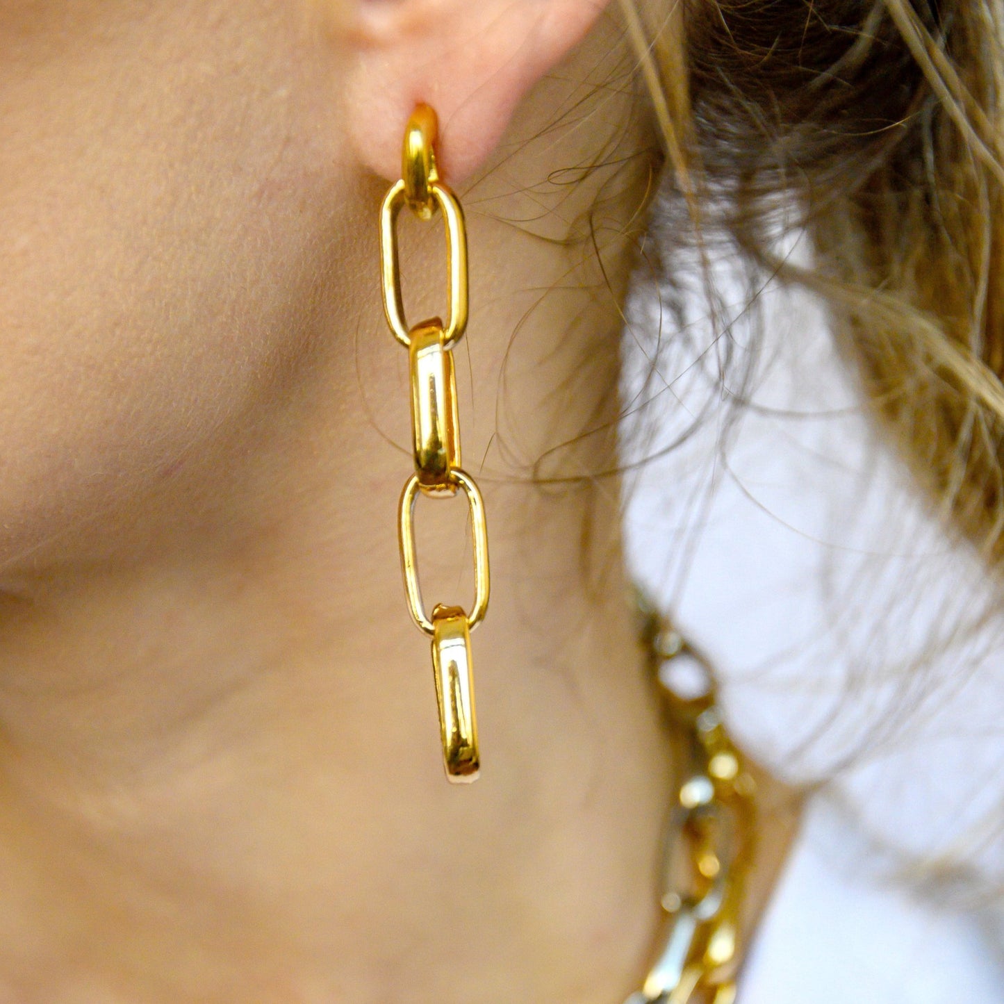 Brinco Elo Oval Dourado